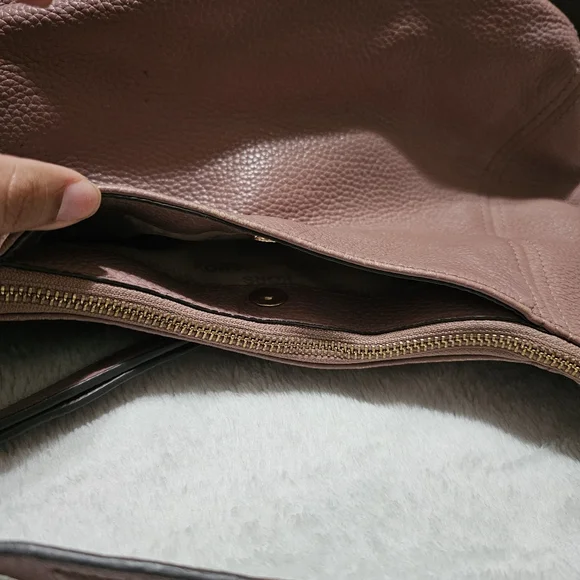 Michael Kors Leather Handbag and Wallet Set. Muave color with crossbody strap - Picture 5 of 10